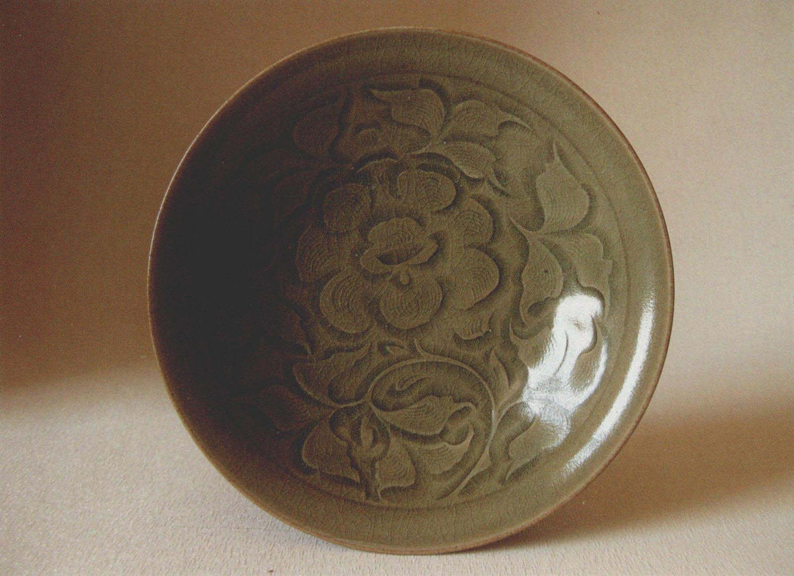 图10-1 北宋汝窑 “釉面平整光亮” 的青瓷碗